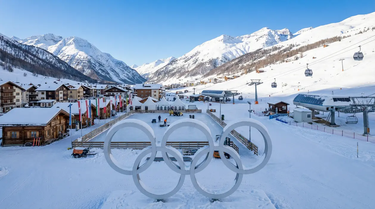 Vista invernale di Livigno con anelli olimpici, pista di ghiaccio e impianti di risalita